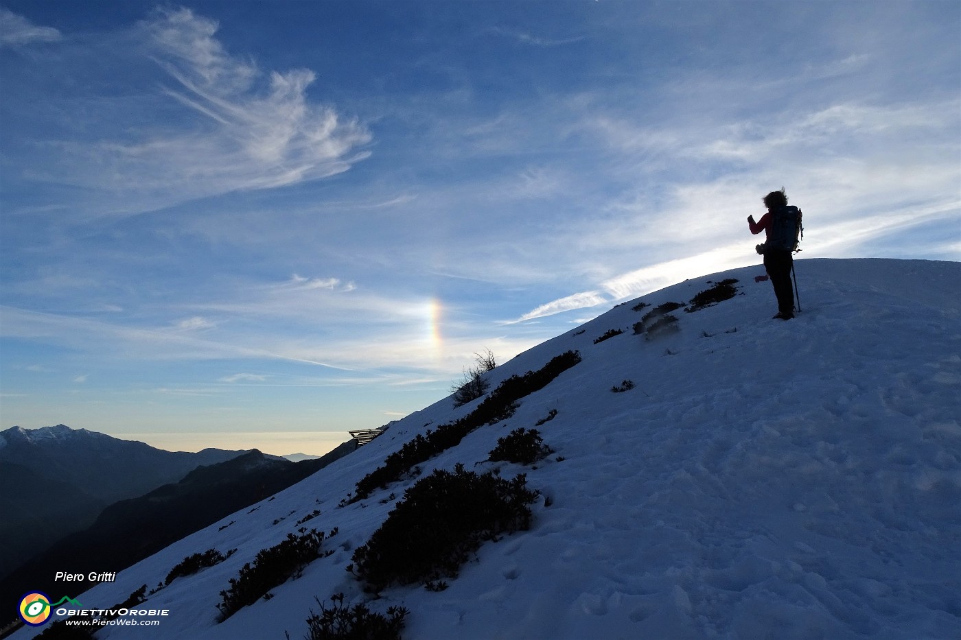 85 Spettacolo in controluce del 'Parelio' o 'Cani solari'.JPG -                                